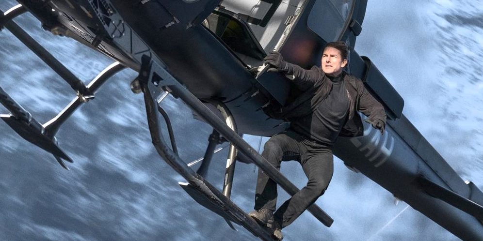 Action! Tom Cruise Lompat dari Helikopter saat Syuting